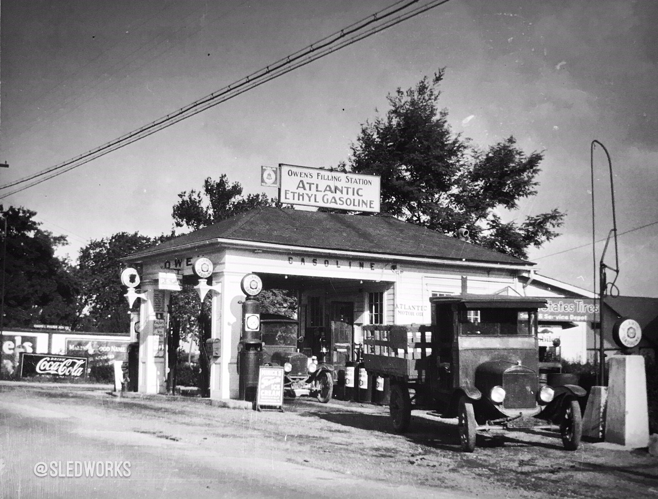 Got Gas, a collection of vintage gas station photos